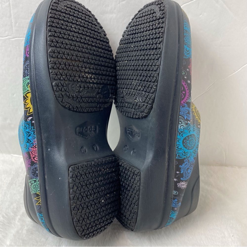 Crocs Duel Comfort Neria Pro 2 Paisley Mandala Clogs Size 7 - Picture 8 of 9